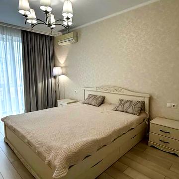 Валерія Лобановського вул., 28