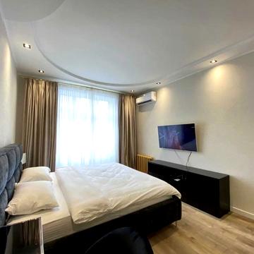 Мечникова вул. (Кловський), 11