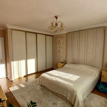 Героїв Крут вул., (Будинок 1)