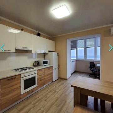 Набережна Перемоги вул., 62