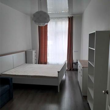 Академіка Філатова вул., 2/1