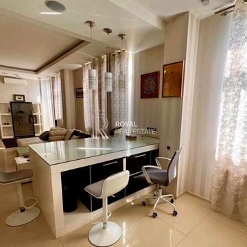 Софіївська пл., 12