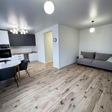 Льва Ландау просп. (50-річчя СРСР), 52-Л