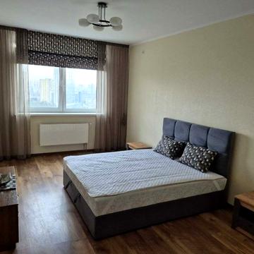 Воскресенська вул., 14-Б