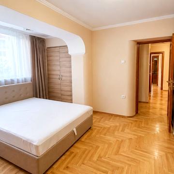 Лабораторна вул., 14