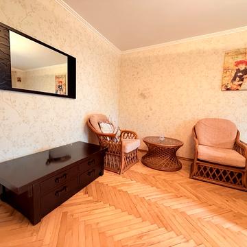 Героїв Крут вул. (Валентини Терешкової), 41