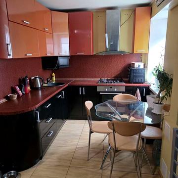 Леоніда Каденюка просп. (Юрія Гагаріна), 9