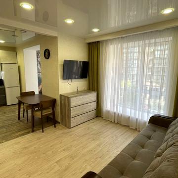 Набережна Перемоги вул., 42