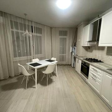 Юнацька вул., 4