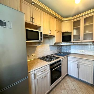 Василя Стуса вул., 15