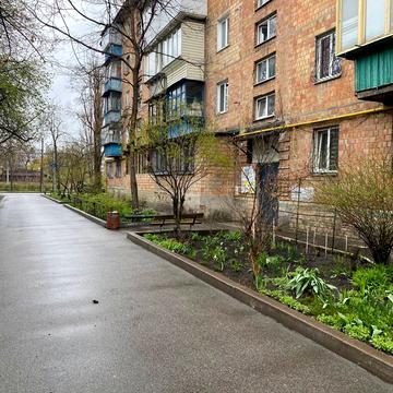 Ігоря Юхновського вул., 10