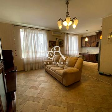 Степана Тільги вул. (Революційна), 10