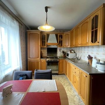 Шкільна вул. (Героїв Сталінграда), 42