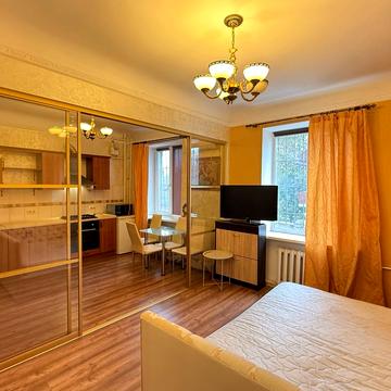 Паторжинського вул., 17