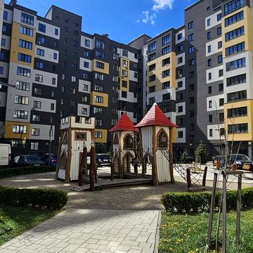 Олександра Довженка вул., 61
