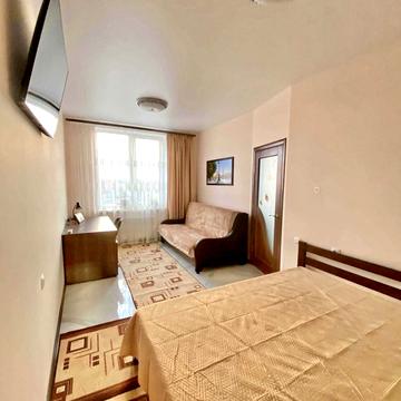 Михайлівська вул., (Будинок 1)