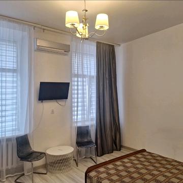 Дерибасівська вул., 12