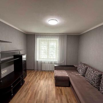 Незалежності вул. (Титова), 11