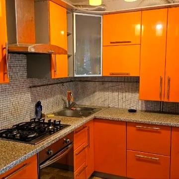 Незалежності вул. (Титова), 16