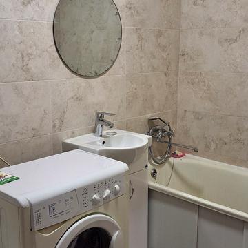 Романа Шухевича вул., 14