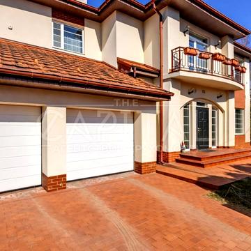 Райдужна вул., 33