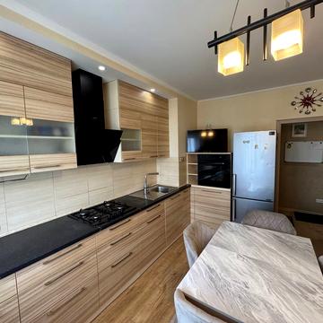 Донецьке шосе, 7