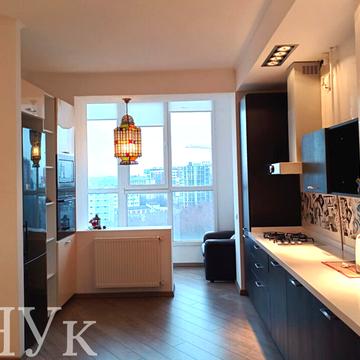 Героїв Майдану вул. (Червоноармійська), (Будинок)