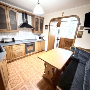 Урлівська вул., 4