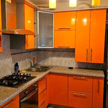 Незалежності вул. (Титова), 8