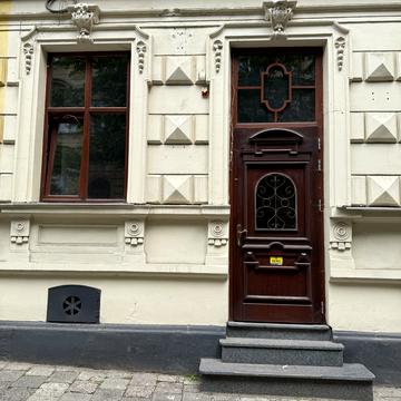 Євгена Гребінки вул., 9