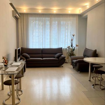 Володимира Івасюка просп. (Героїв Сталінграду), 4