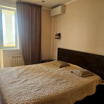 Володимира Івасюка просп. (Героїв Сталінграду), 2-Д