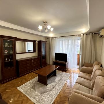 Велика Васильківська вул. (Червоноармійська), 136