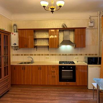 Паторжинського вул., 17