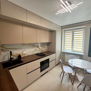 Переяславська вул., 10