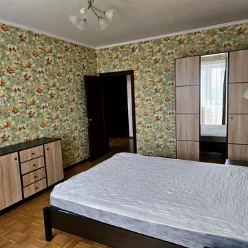 Уляни Кравченко вул., 8