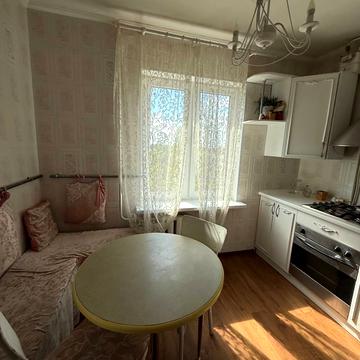 Сімї Глодан вул., 27