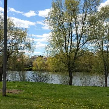 Зарічна вул., 15