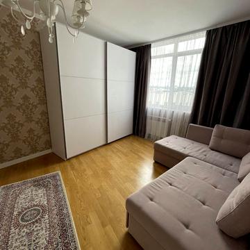 Володимира Івасюка просп. (Героїв Сталінграду), 2-Д