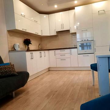 Зарічна вул., 1-Б