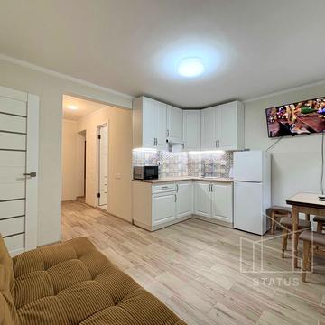 Академіка Шалімова вул., 82