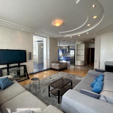 Володимира Івасюка просп. (Героїв Сталінграду), 12-Є