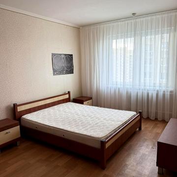 Анни Ахматової вул., 28