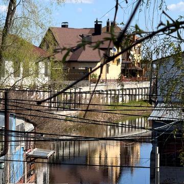 Дахнівська вул., 1