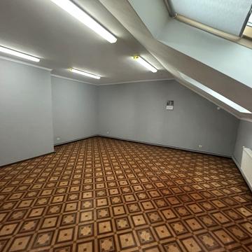 Леся Курбаса вул., 7