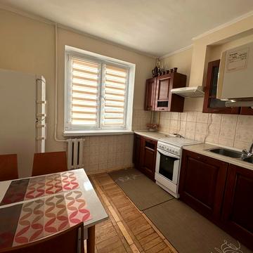 Хуторівка вул., 30