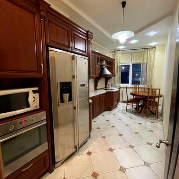 Старонаводницька вул., 6-Б