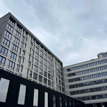 Надрічна вул., (Будинок 1)