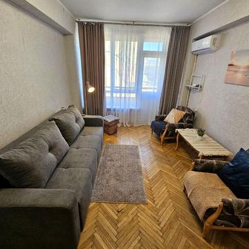 Велика Васильківська вул. (Червоноармійська), 51