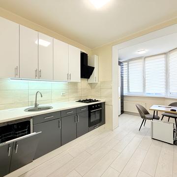 Братська вул., 12